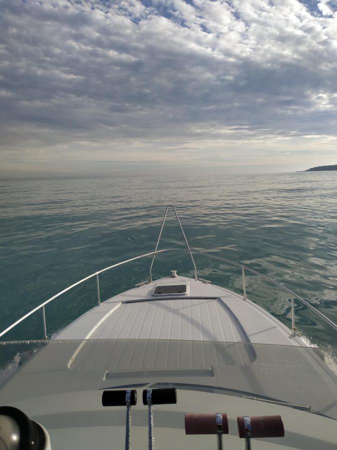 Bateau-hôtel Ferretti 36 ' Bateau à Quai Vieux-port Festival La Croisette Cannes