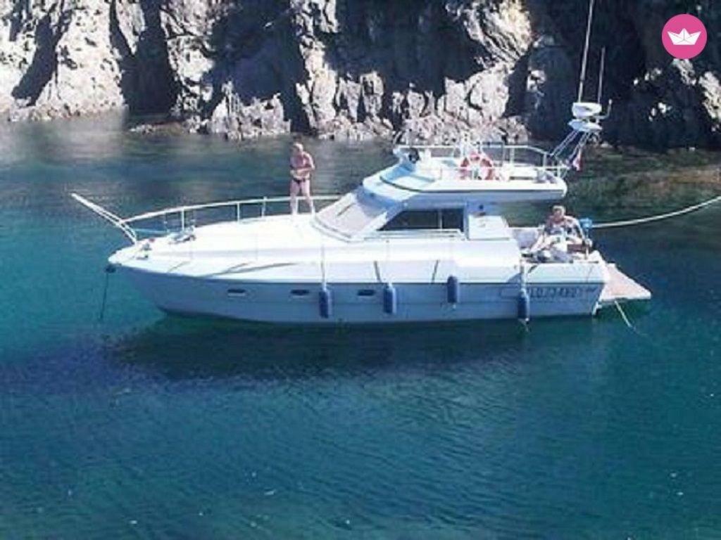 Bateau-hôtel Ferretti 36 ' Bateau à Quai Vieux-port Festival La Croisette Cannes