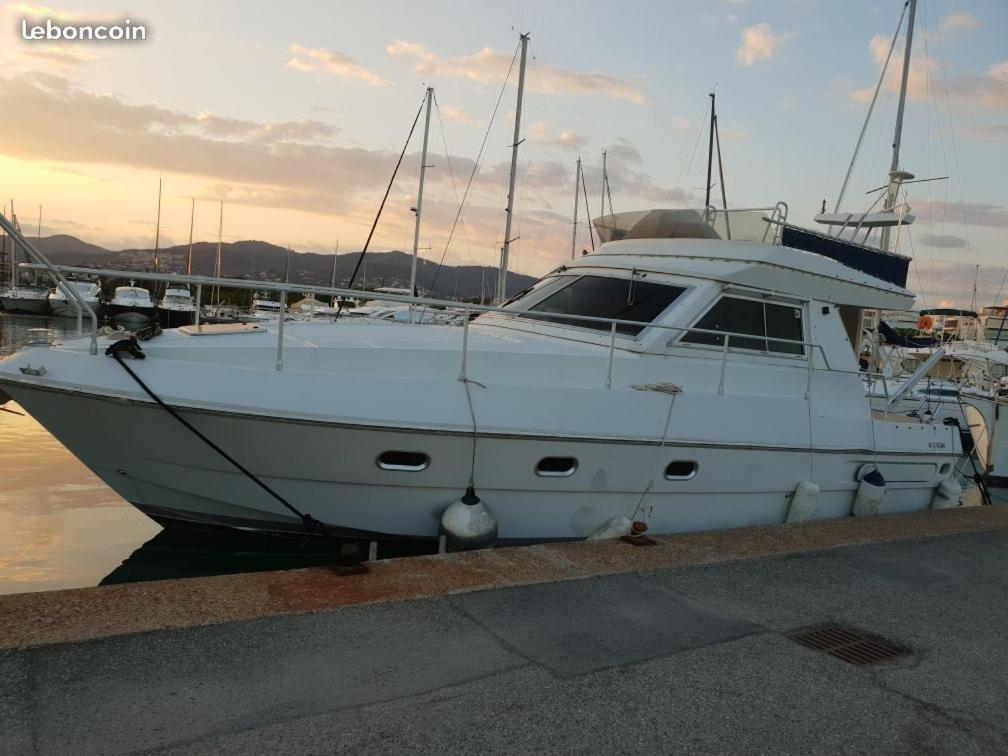 Hotel en barco Ferretti 36 ' Bateau A Quai Vieux-port Festival La Croisette Cannes