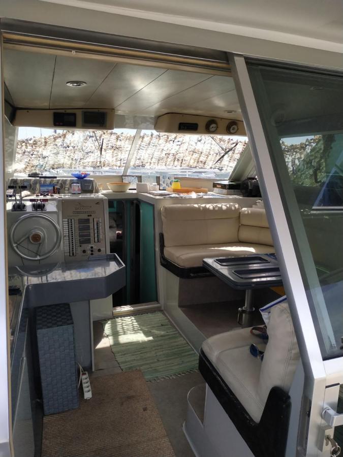 Ferretti 36 ' Bateau A Quai Vieux-port Festival La Croisette Botel