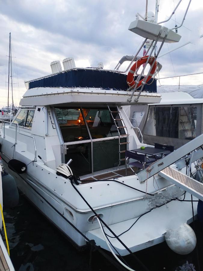 Ferretti 36 ' Bateau A Quai Vieux-port Festival La Croisette * Cannes