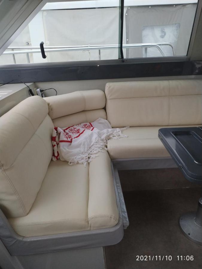 Ferretti 36 ' Bateau à Quai Vieux-port Festival La Croisette Cannes