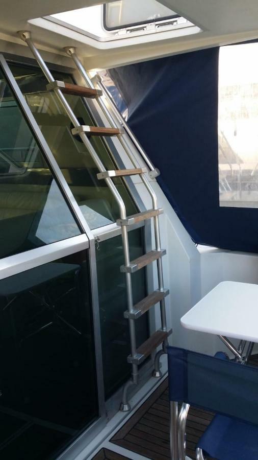 Botel Ferretti 36 ' Bateau à Quai Vieux-port Festival La Croisette *